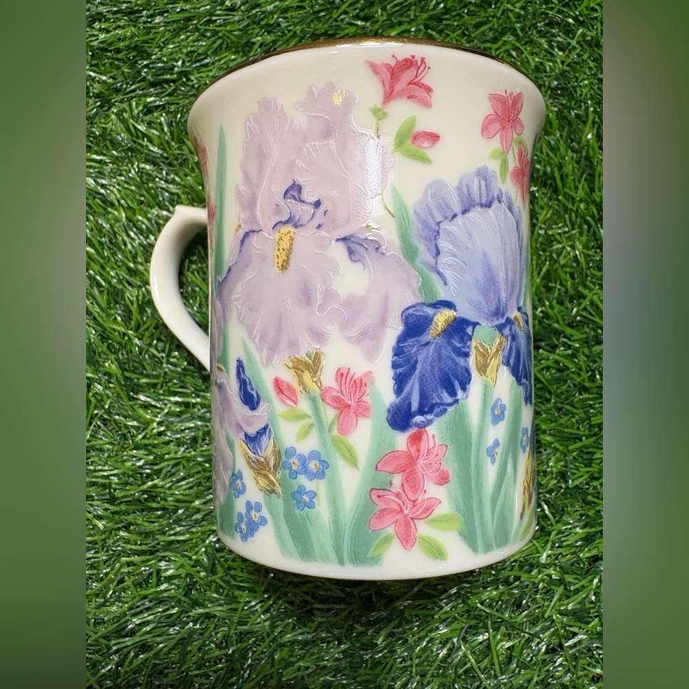 Lenox Porcelain Mug from the Flower Blossom Collection Designed by Suzanne Clee